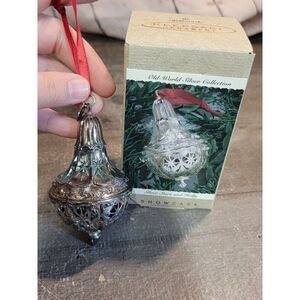 Hallmark silver stars and Holly 1993 ornament Xmas decor